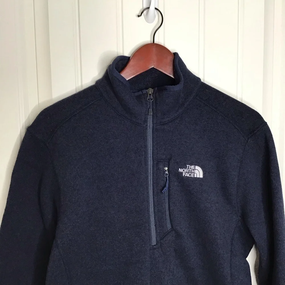 The North Face Gordon Lions 1/4 Zip Fleece Pullover in Navy Size Small.